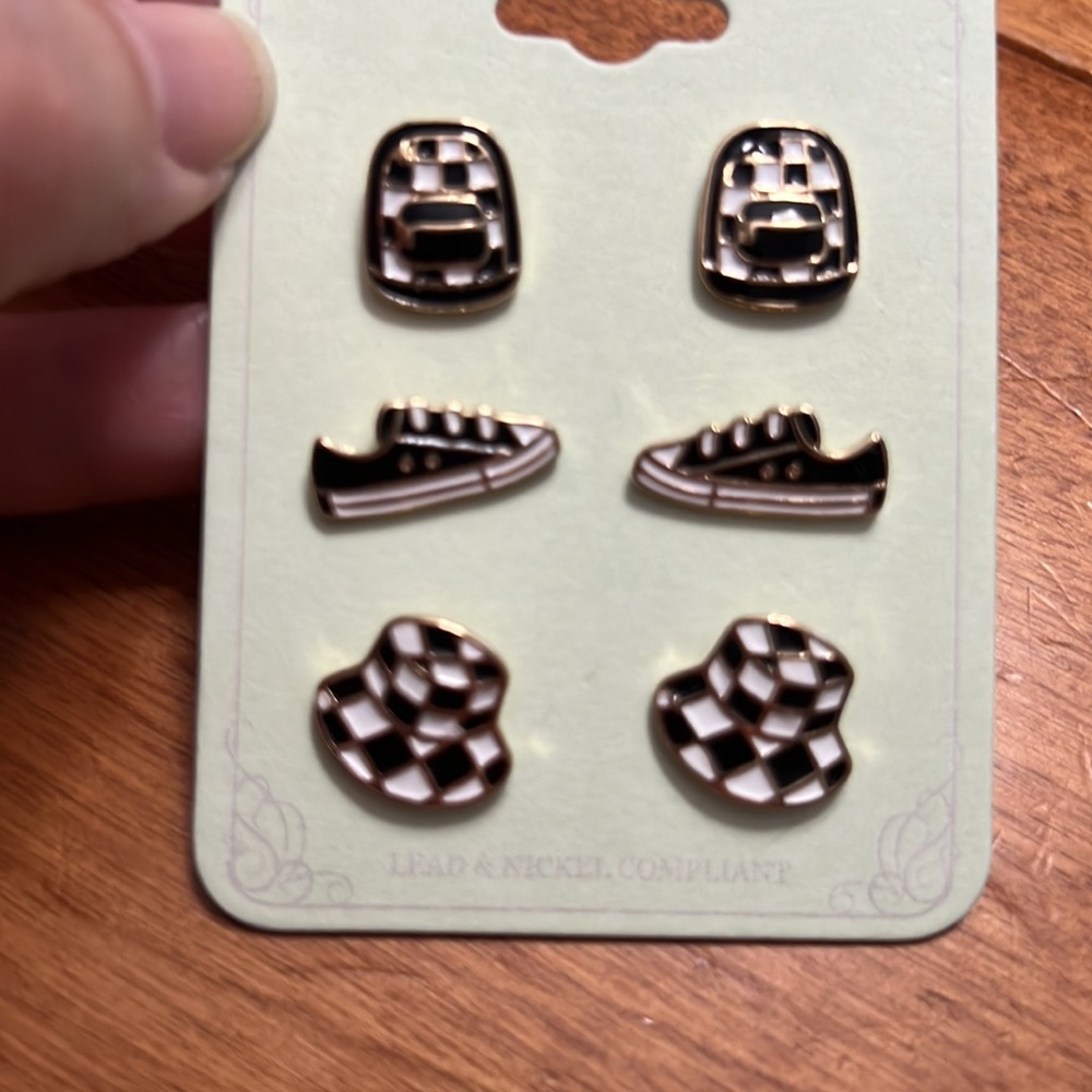 Black, white & gold earrings. Set/3. Trendy shoes, backpack & bucket hat. - Picture 3 of 7